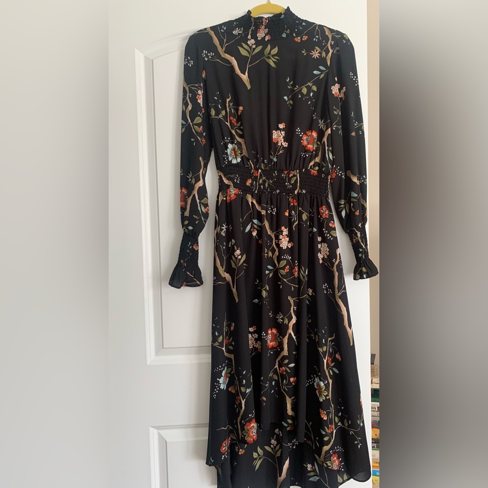 Beautiful dress, long, long sleeves